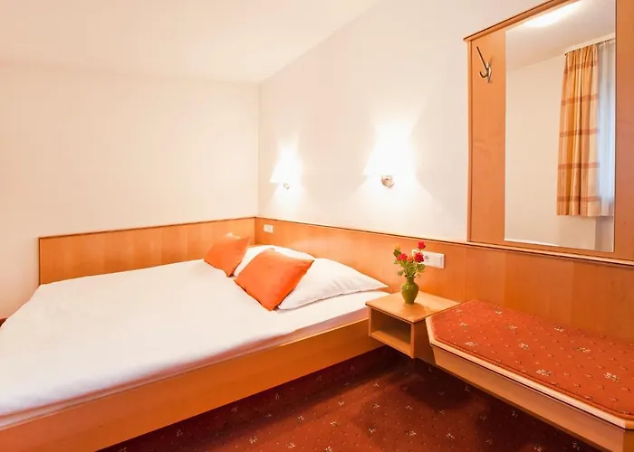 فندق Kaeferstein Garni 3*